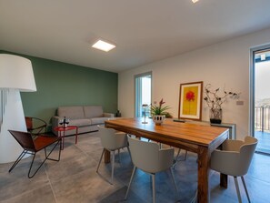 Dining - Nice apartment for 8 people with private pool, WIFI, A/C, balcony and panoramic view (Vinchio)