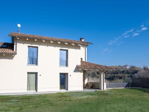 Exterior - Nice apartment for 8 people with private pool, WIFI, A/C, balcony and panoramic view (Vinchio)