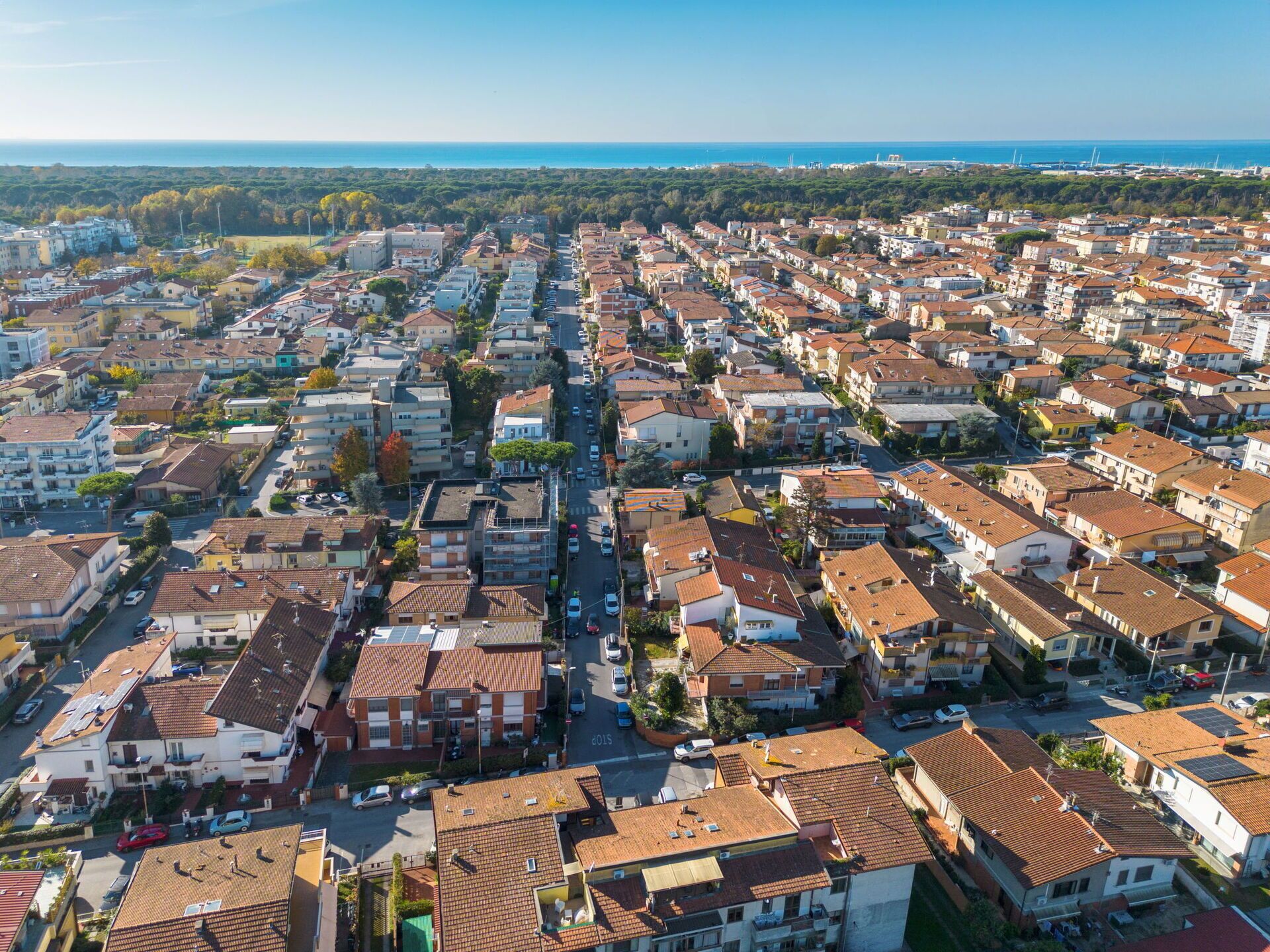 Himmel, Daytime, Eigentum, Gebäude, Licht, Blau, Natur, Infrastruktur, Urban Design, Haus