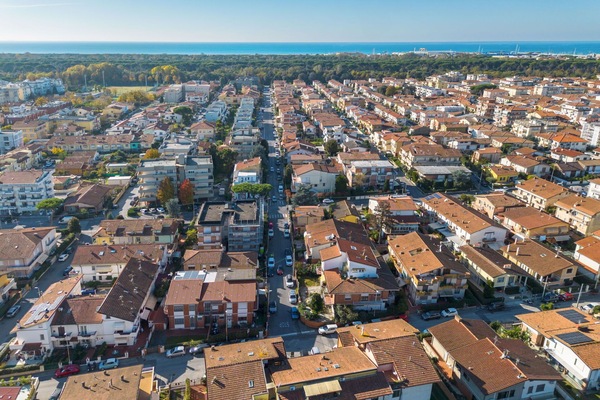 Himmel, Daytime, Eigentum, Gebäude, Licht, Blau, Natur, Infrastruktur, Urban Design, Haus