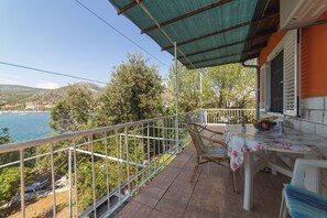 House (Two Bedroom Holiday Home) | Balcony