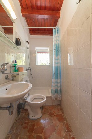 House (Two Bedroom Holiday Home) | Bathroom | Shower, towels