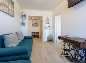 Apartment (One Bedroom Apartment with Terrace) | Living room - Apartments Bionda (Novi Vinodolski)
