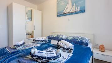 Apartment (One Bedroom Apartment with Terrace) | 2 bedrooms, free WiFi