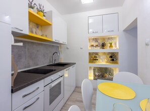 Private kitchen - Apartments Bionda (Novi Vinodolski)