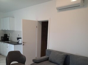 32-inch flat-screen TV with satellite channels - Apartments Matković (Vir)