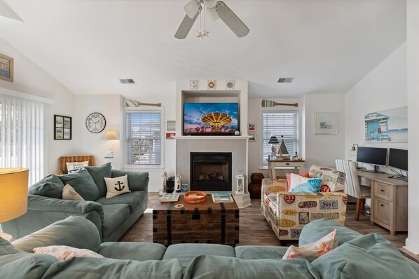 TV, fireplace