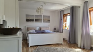 2 chambres, fer et planche à repasser, Wi-Fi gratuit, draps fournis