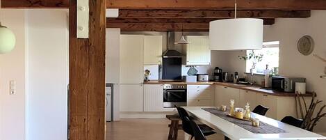 Frigorifero, microonde, forno, lavastoviglie