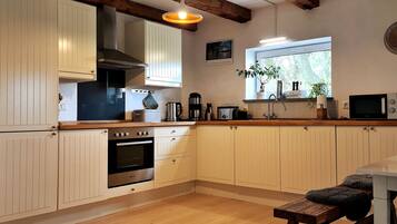 Kühlschrank, Mikrowelle, Ofen, Geschirrspüler