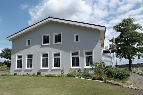 Ferienwohnung Naturblick" mit Gemeinschaftsgarten, Balkon und Wi-Fi