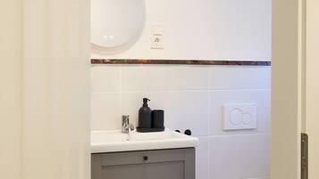 Ducha, secador de pelo, toallas