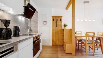 Kühlschrank, Ofen, Herdplatte, Geschirrspüler