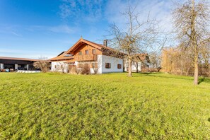 Exterior - Apartment 'Appartement 4' with Shared Terrace, Shared Garden and Wi-Fi (Kirchseeon)