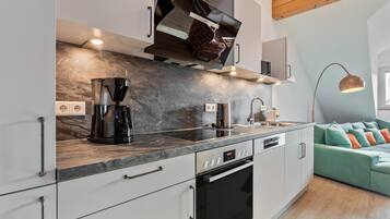 Geladeira, fogão, cooktop, lava-louças