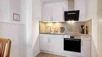 KĂŒhlschrank, Ofen, Herdplatte, GeschirrspĂŒler