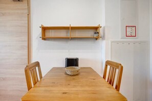 Dining - Apartment 'Appartement 1' with Shared Terrace, Shared Garden and Wi-Fi (Kirchseeon)