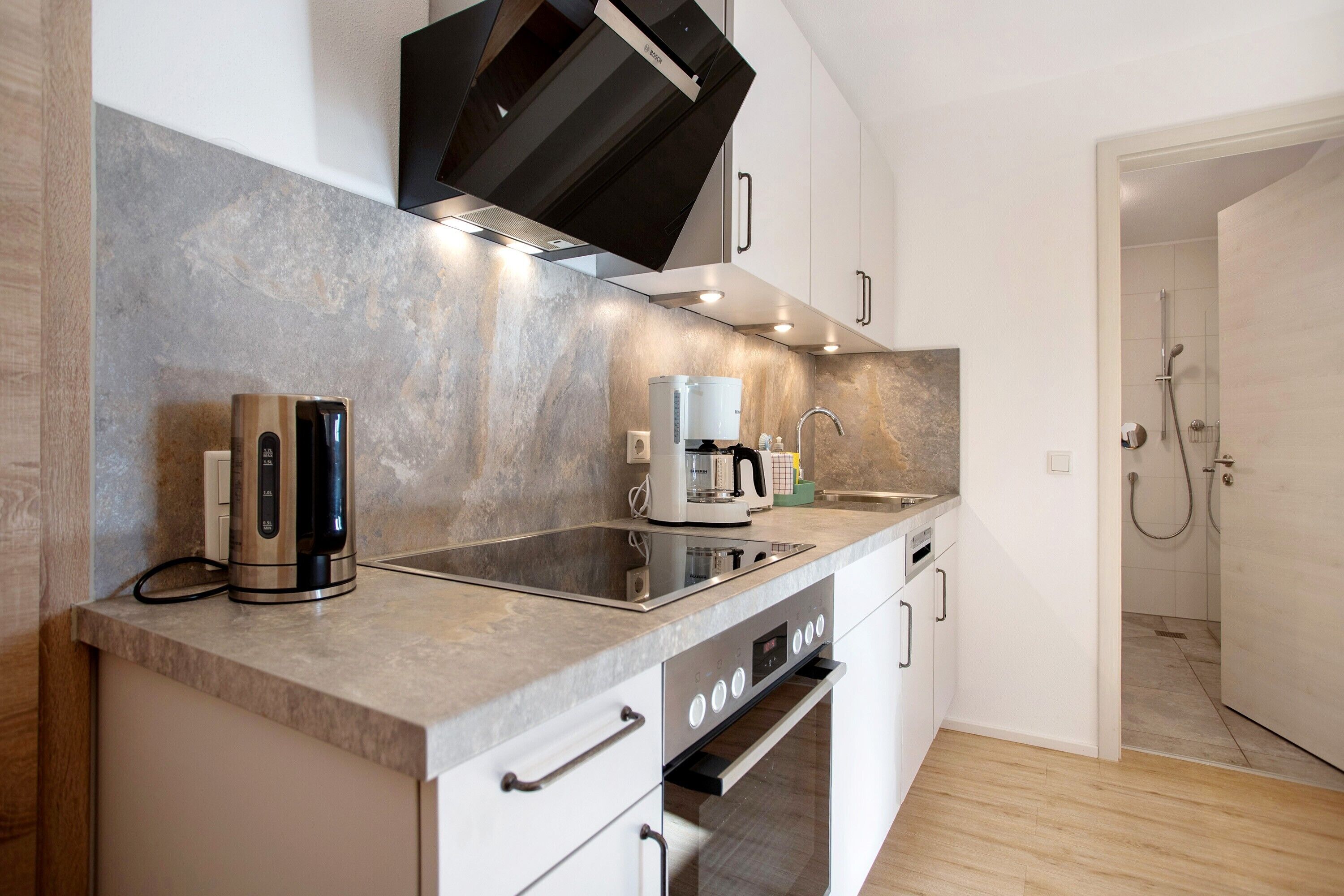 Kühlschrank, Ofen, Herdplatte, Geschirrspüler