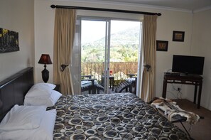 5 chambres, fer et planche à repasser, Wi-Fi, draps fournis