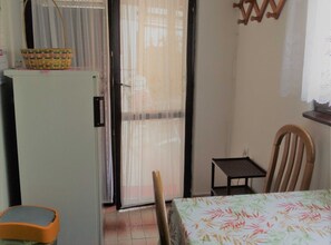 Studio (Studio Apartment with Terrace) | Private kitchen