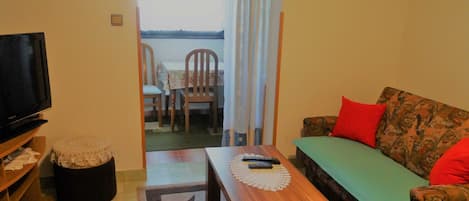 Studio (Studio Apartment with Terrace) | Living room