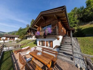 Outdoor dining - Schoneben Alpine Holiday Home (Wald-Königsleiten)
