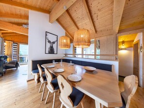 Dining - Luxurious chalet with sauna in Wald im Pinzgau (Wald-Königsleiten)