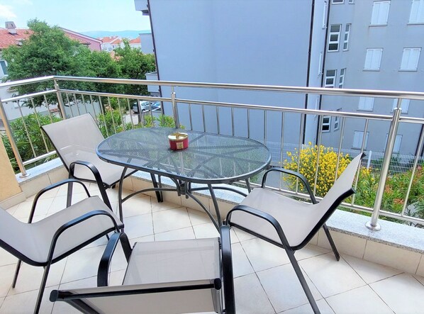 Appartement (One Bedroom Apartment with Balcony) | Balcon