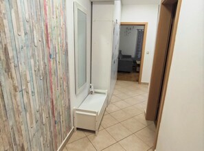 公寓 (One Bedroom Apartment with Balcony) | 陽台