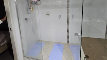 House, 3 Bedrooms, Accessible, Smoking | Bathroom
