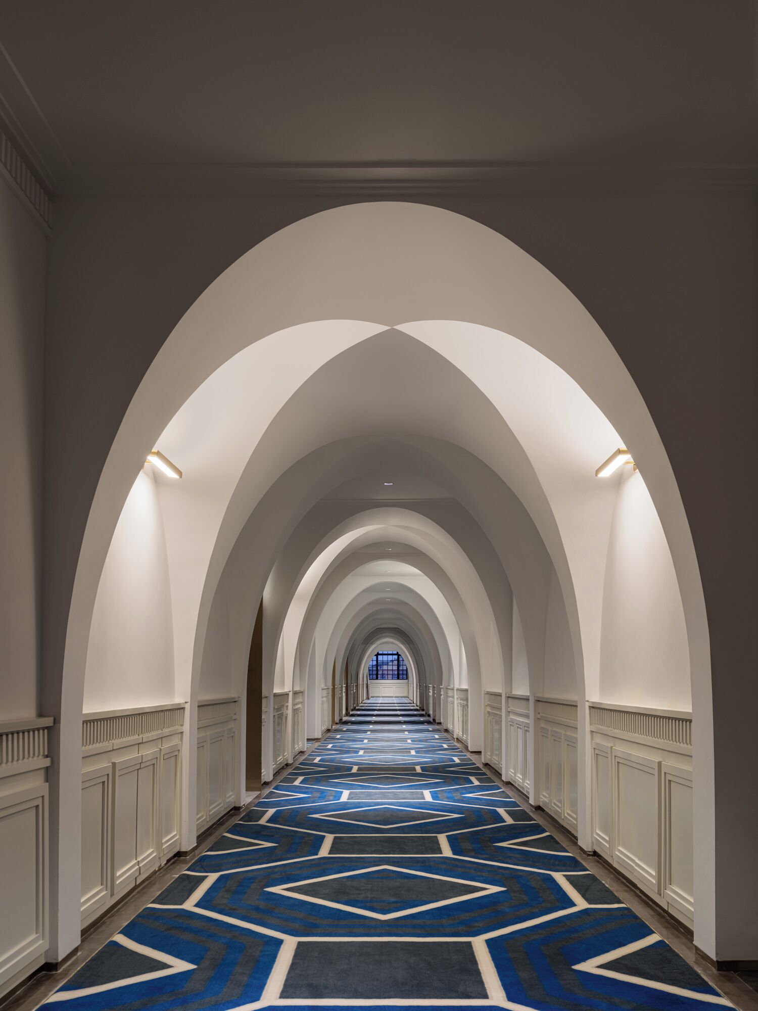 Handrails in hallways