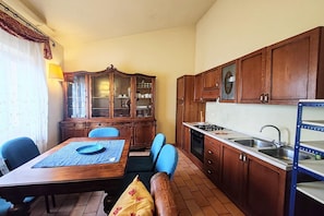 Fridge, stovetop
