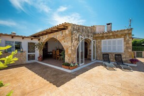 Terrace/patio - Can Rovet - House With Private Pool. Free Wifi (Port D'alcúdia, Illes Balears)