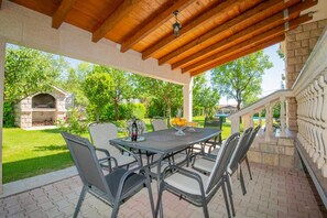 Outdoor dining - Villa in Croatia near Blue & Red Lakes (Imotski)