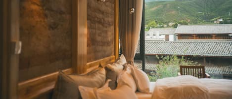 書桌、筆電工作空間、遮光布/窗簾、隔音