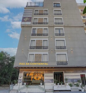 Front of property - Pax Hotel AK Continental Amritsar (Amritsar)