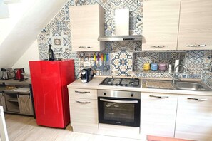 Kühlschrank, Ofen, Herdplatte, Toaster