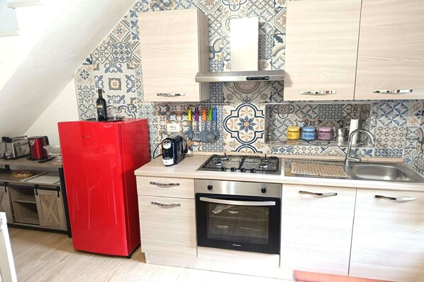 Fridge, oven, stovetop, toaster