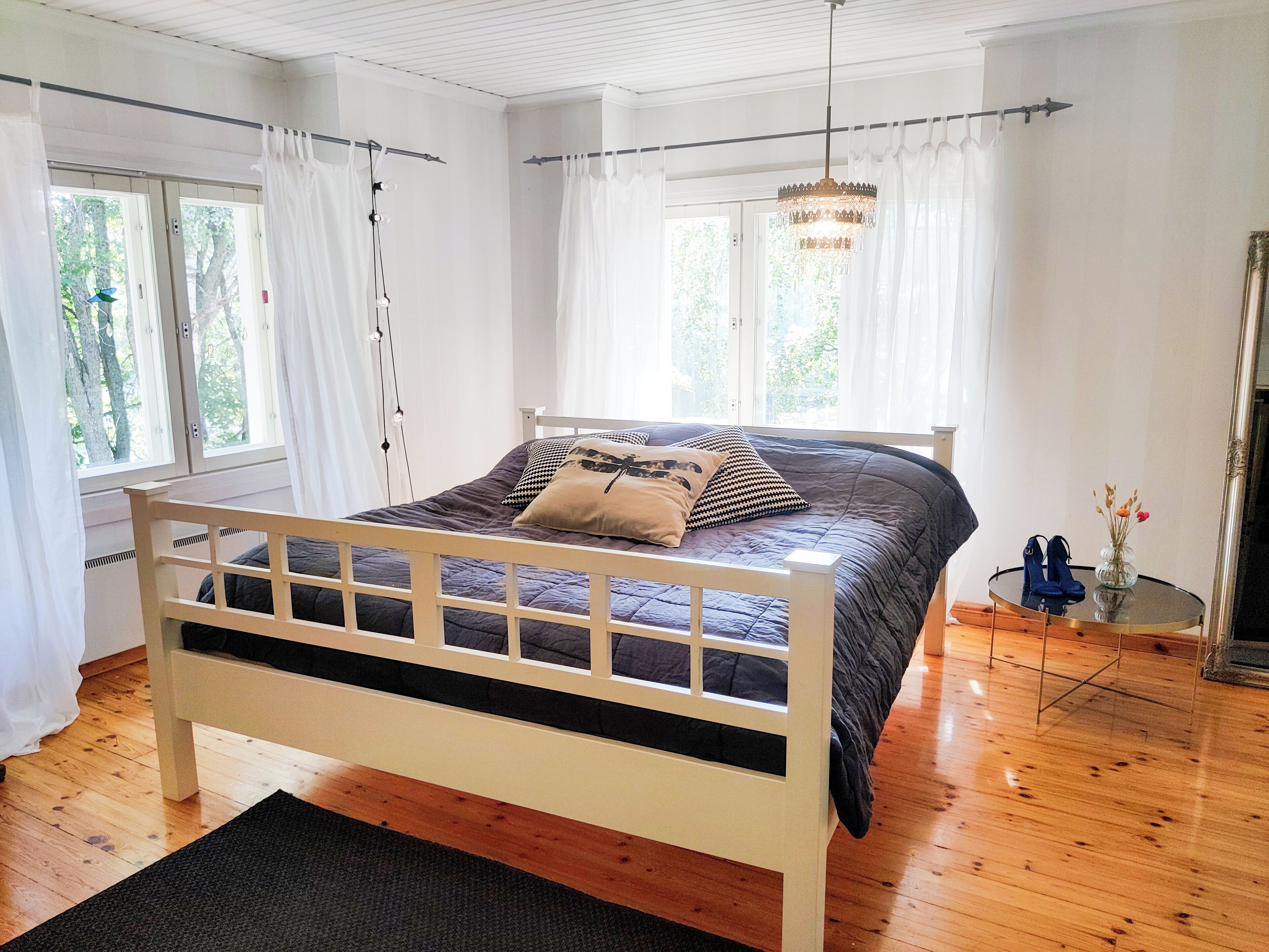 5 soverom, strykejern/-brett, wi-fi og sengetøy