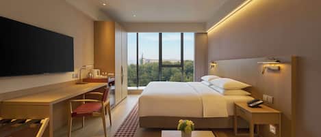 1 King Bed | Down comforters, in-room safe, desk, laptop workspace