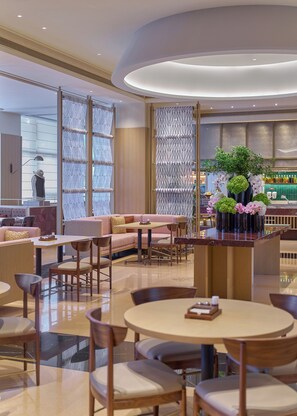 Breakfast, lunch, dinner served; garden views 