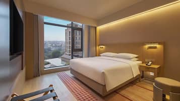 Suite King, Sofa Bed | Down comforters, in-room safe, desk, laptop workspace