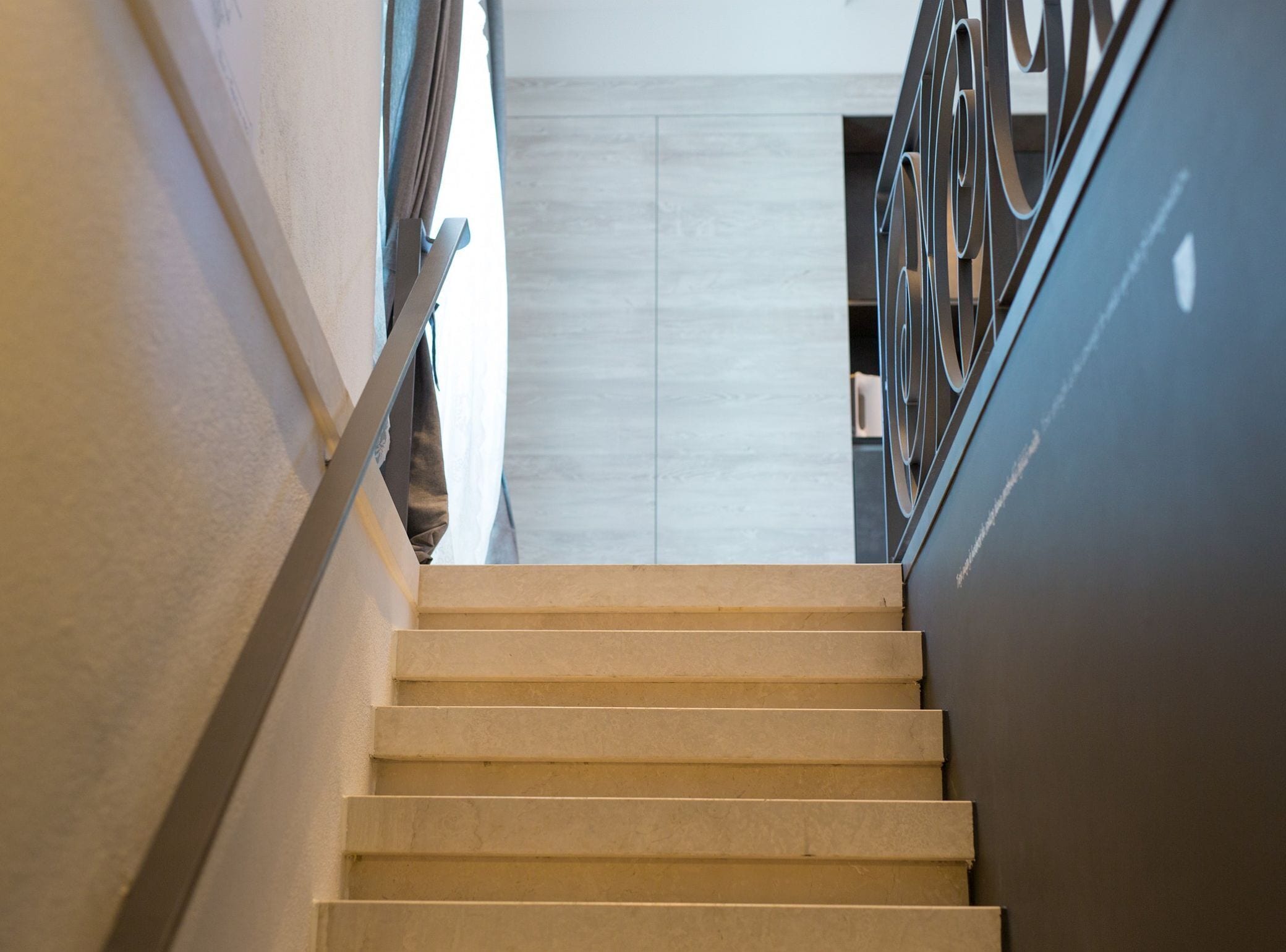 Apartment (One Bedroom Apartment) | Staircase