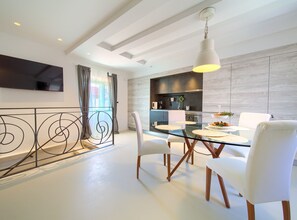 Appartement (One Bedroom Apartment) | Privékeuken | Een koelkast