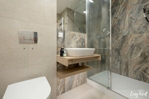 Apartment | Bathroom