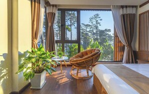 Luxury Double Room | Soundproofing, free WiFi - Khai Ngoc Hotel (Da Lat)