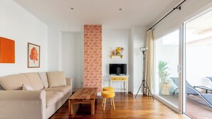 Living area - Alhóndiga Ático. 1-bedroom, private terrace (Sevilla)