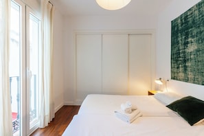 2 slaapkamers, een strijkplank/strijkijzer, gratis wifi, beddengoed