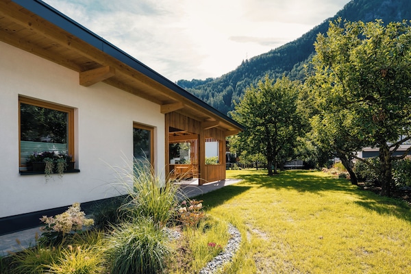 Studio, hageutsikt | Safe på rommet og wi-fi (inkludert)