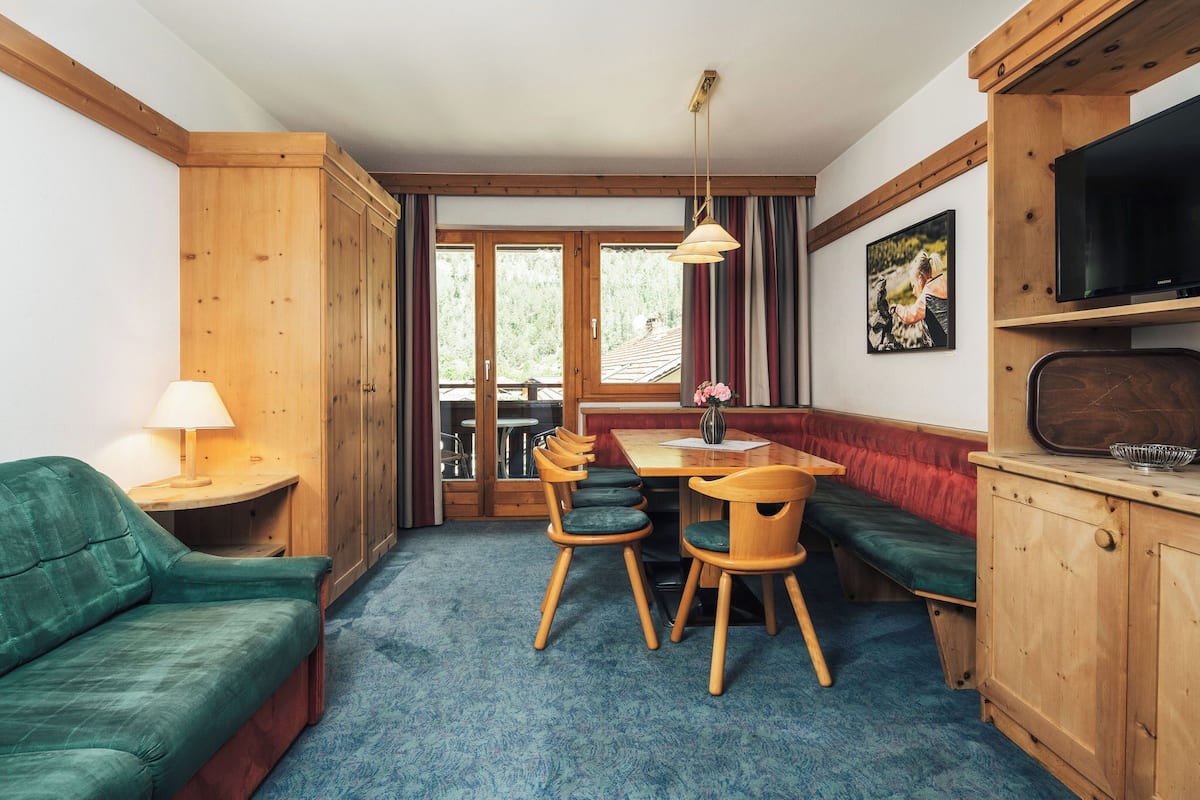 Appartamento Comfort, balcone, vista montagna | 1 camera, una cassaforte in camera, Wi-Fi gratuito